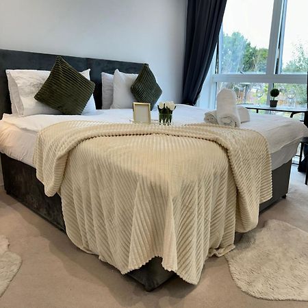 Kayz Lodge- Luxury Ensuite-Private & Shared Accommodation In A New House At The Olympic Village Overlooking Stratford Westfield And Tube Station Londra Exterior foto