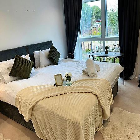 Kayz Lodge- Luxury Ensuite-Private & Shared Accommodation In A New House At The Olympic Village Overlooking Stratford Westfield And Tube Station Londra Exterior foto