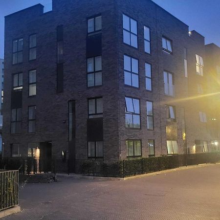 Kayz Lodge- Luxury Ensuite-Private & Shared Accommodation In A New House At The Olympic Village Overlooking Stratford Westfield And Tube Station Londra Exterior foto