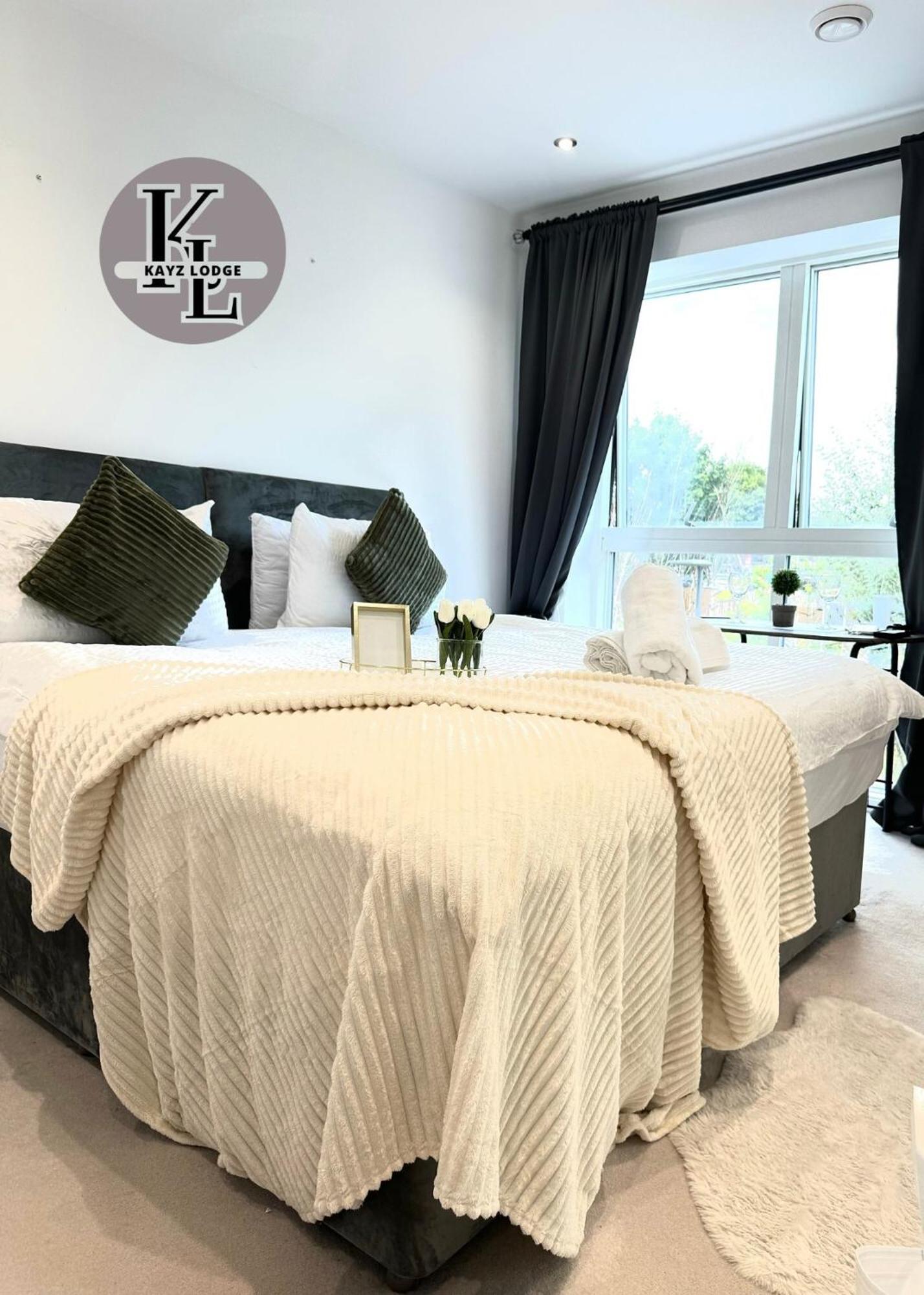 Kayz Lodge- Luxury Ensuite-Private & Shared Accommodation In A New House At The Olympic Village Overlooking Stratford Westfield And Tube Station Londra Exterior foto
