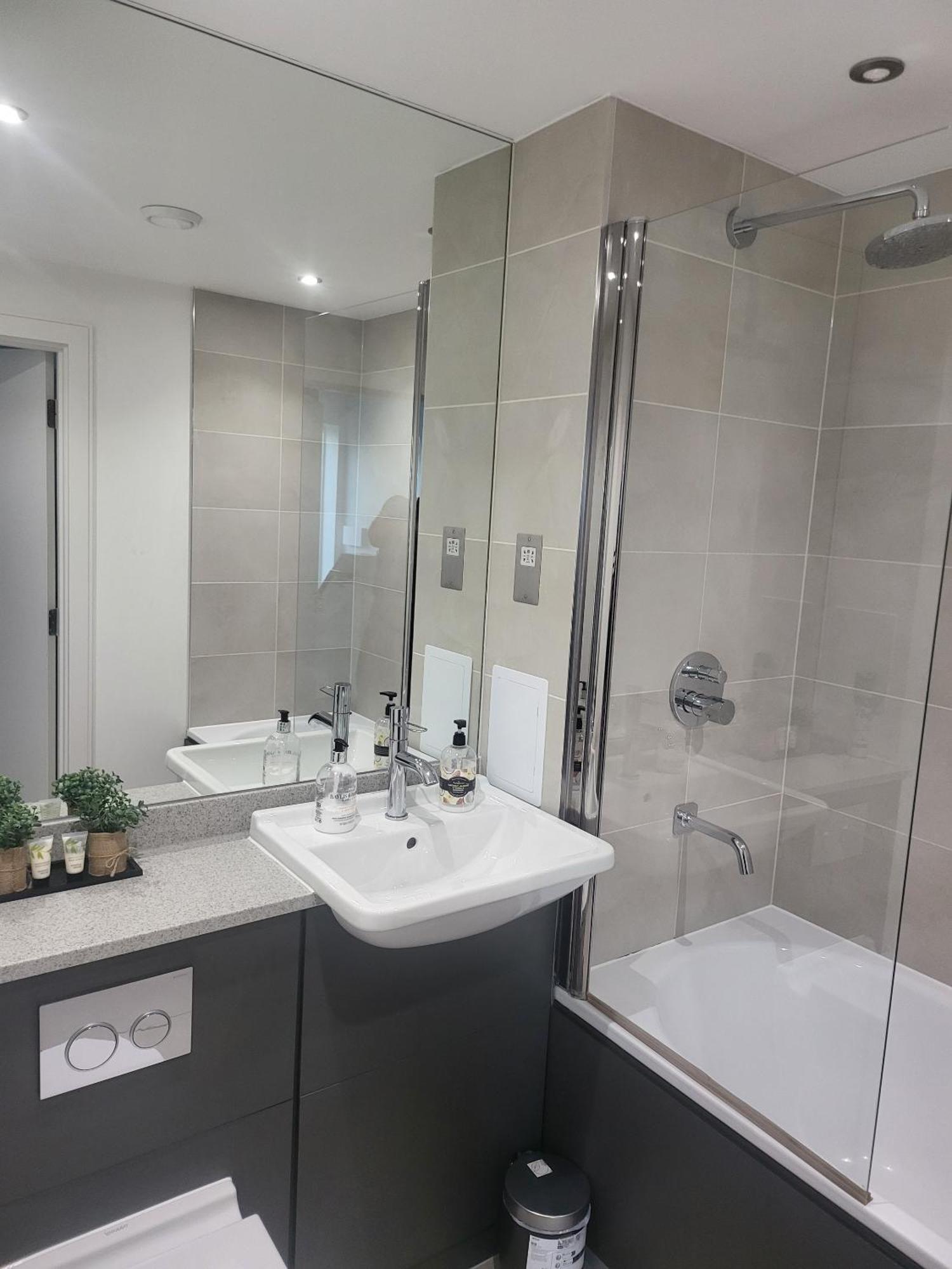 Kayz Lodge- Luxury Ensuite-Private & Shared Accommodation In A New House At The Olympic Village Overlooking Stratford Westfield And Tube Station Londra Cameră foto