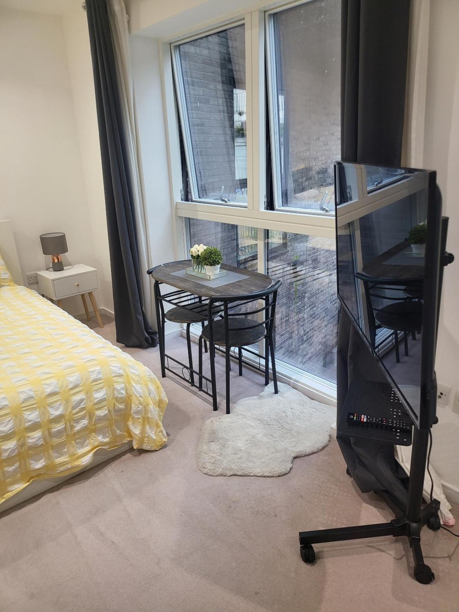 Kayz Lodge- Luxury Ensuite-Private & Shared Accommodation In A New House At The Olympic Village Overlooking Stratford Westfield And Tube Station Londra Exterior foto