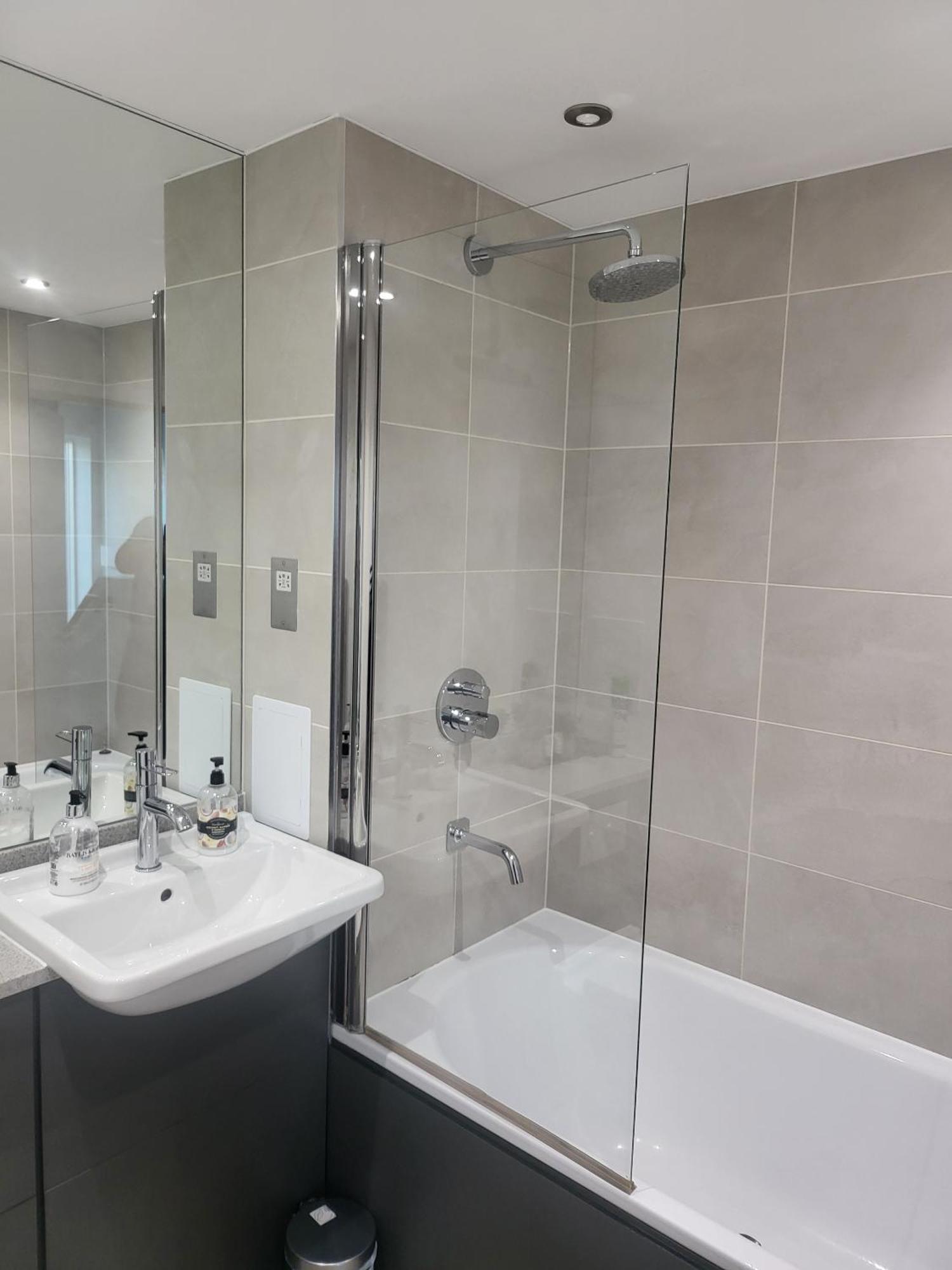 Kayz Lodge- Luxury Ensuite-Private & Shared Accommodation In A New House At The Olympic Village Overlooking Stratford Westfield And Tube Station Londra Cameră foto