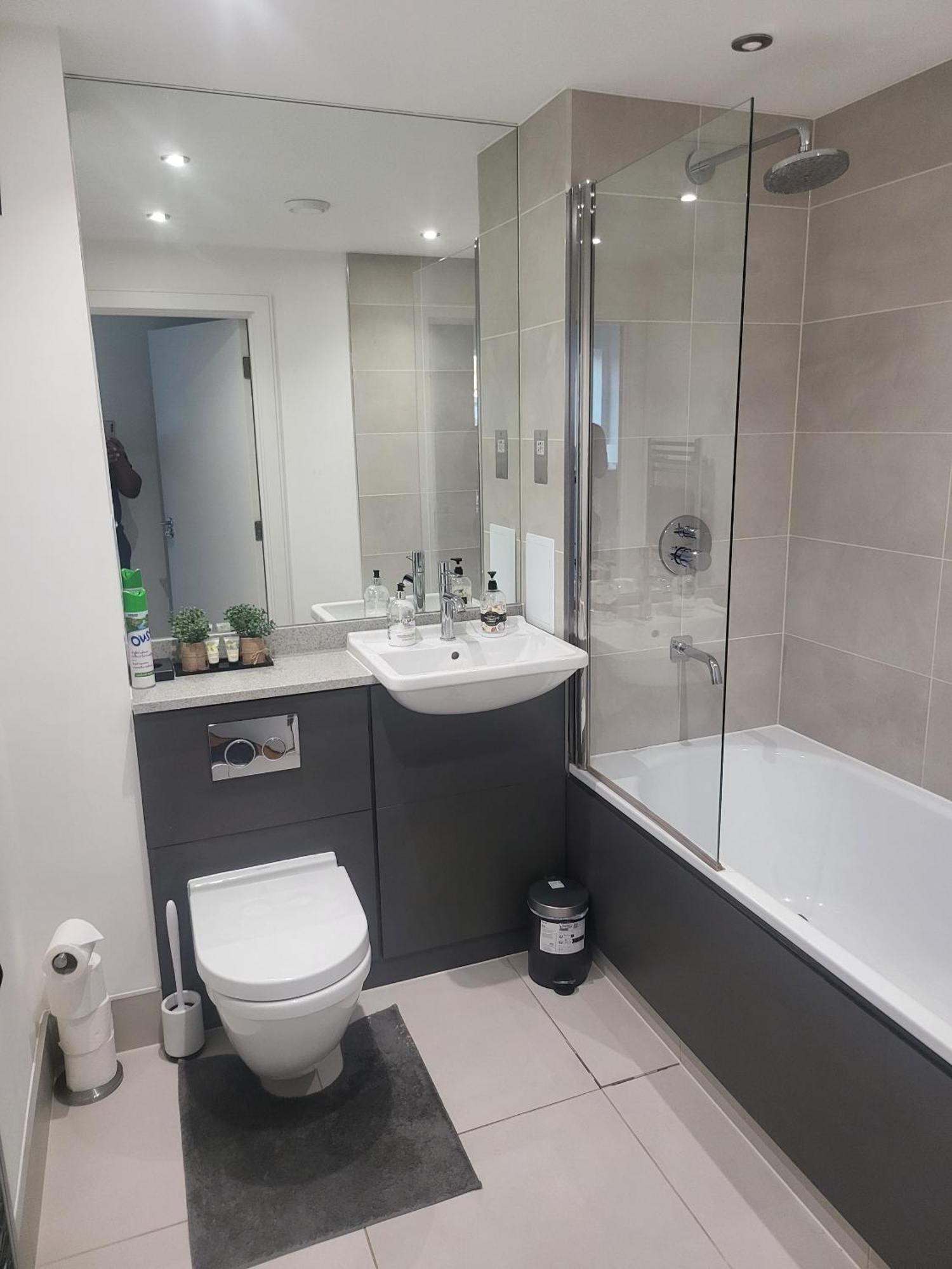 Kayz Lodge- Luxury Ensuite-Private & Shared Accommodation In A New House At The Olympic Village Overlooking Stratford Westfield And Tube Station Londra Cameră foto