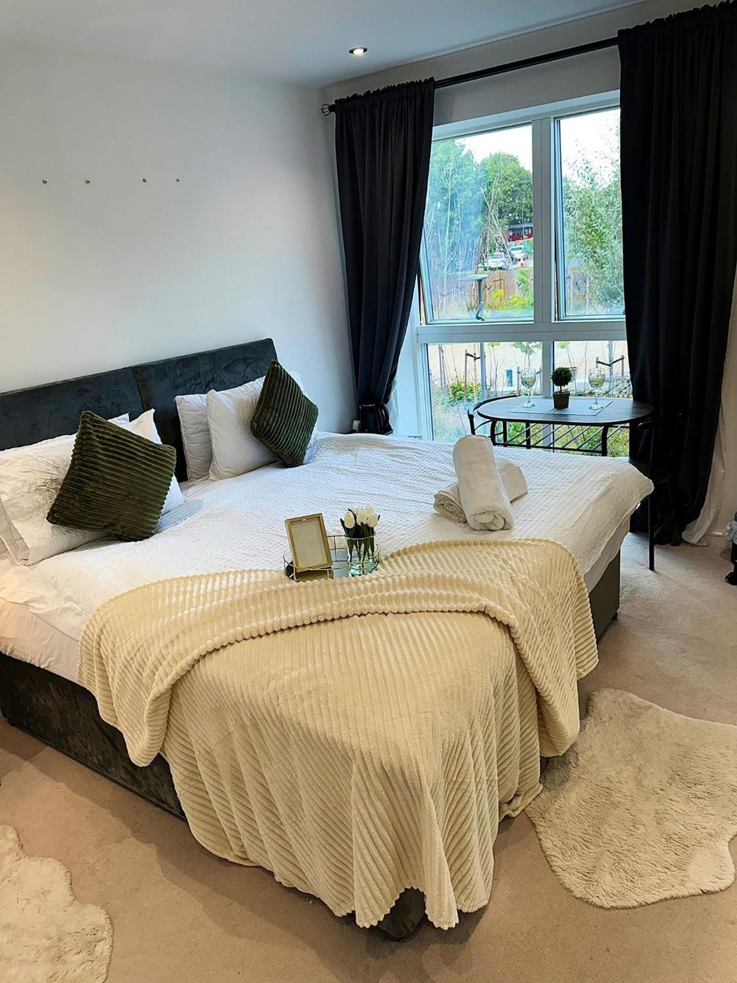 Kayz Lodge- Luxury Ensuite-Private & Shared Accommodation In A New House At The Olympic Village Overlooking Stratford Westfield And Tube Station Londra Exterior foto