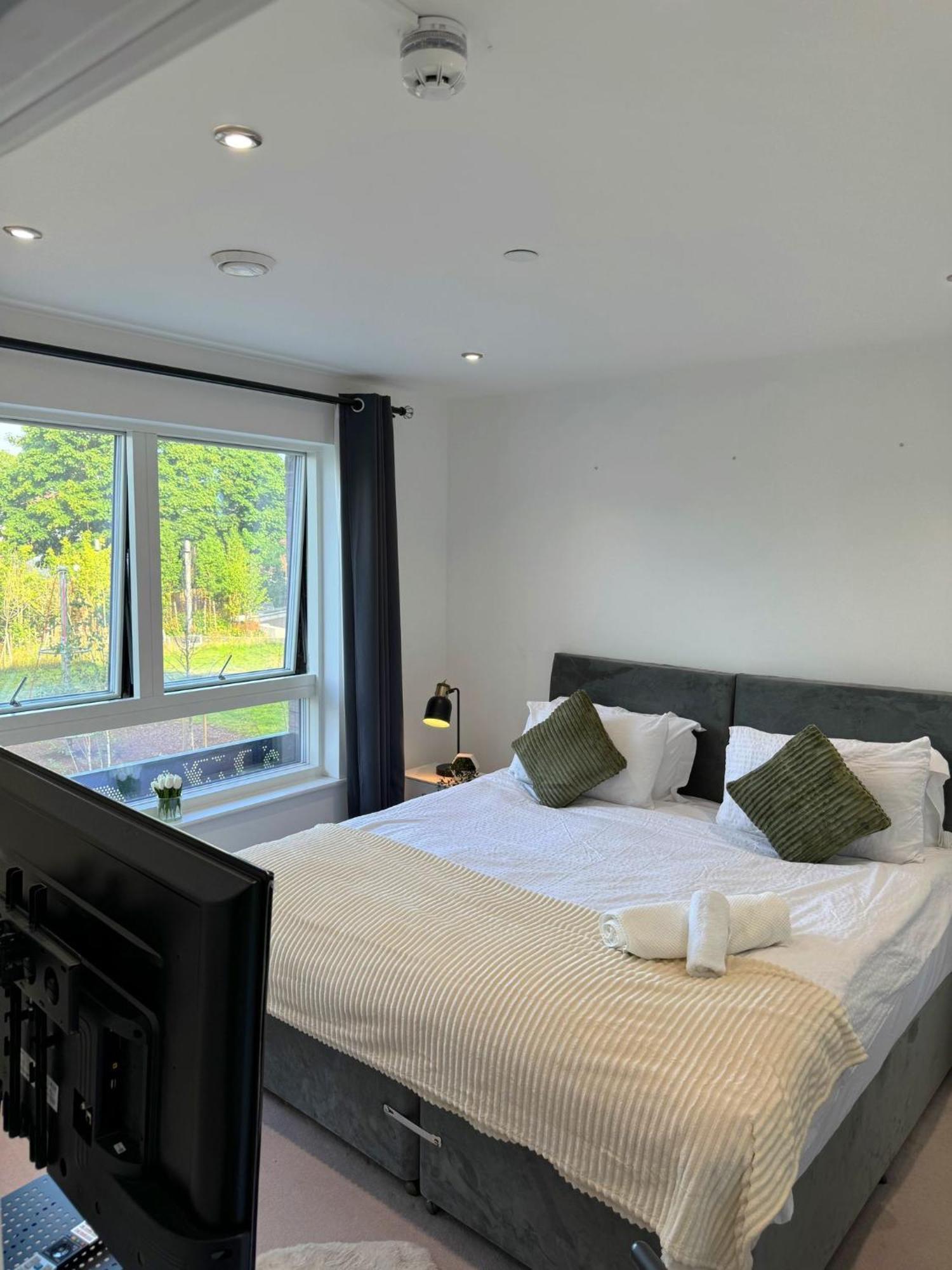 Kayz Lodge- Luxury Ensuite-Private & Shared Accommodation In A New House At The Olympic Village Overlooking Stratford Westfield And Tube Station Londra Exterior foto