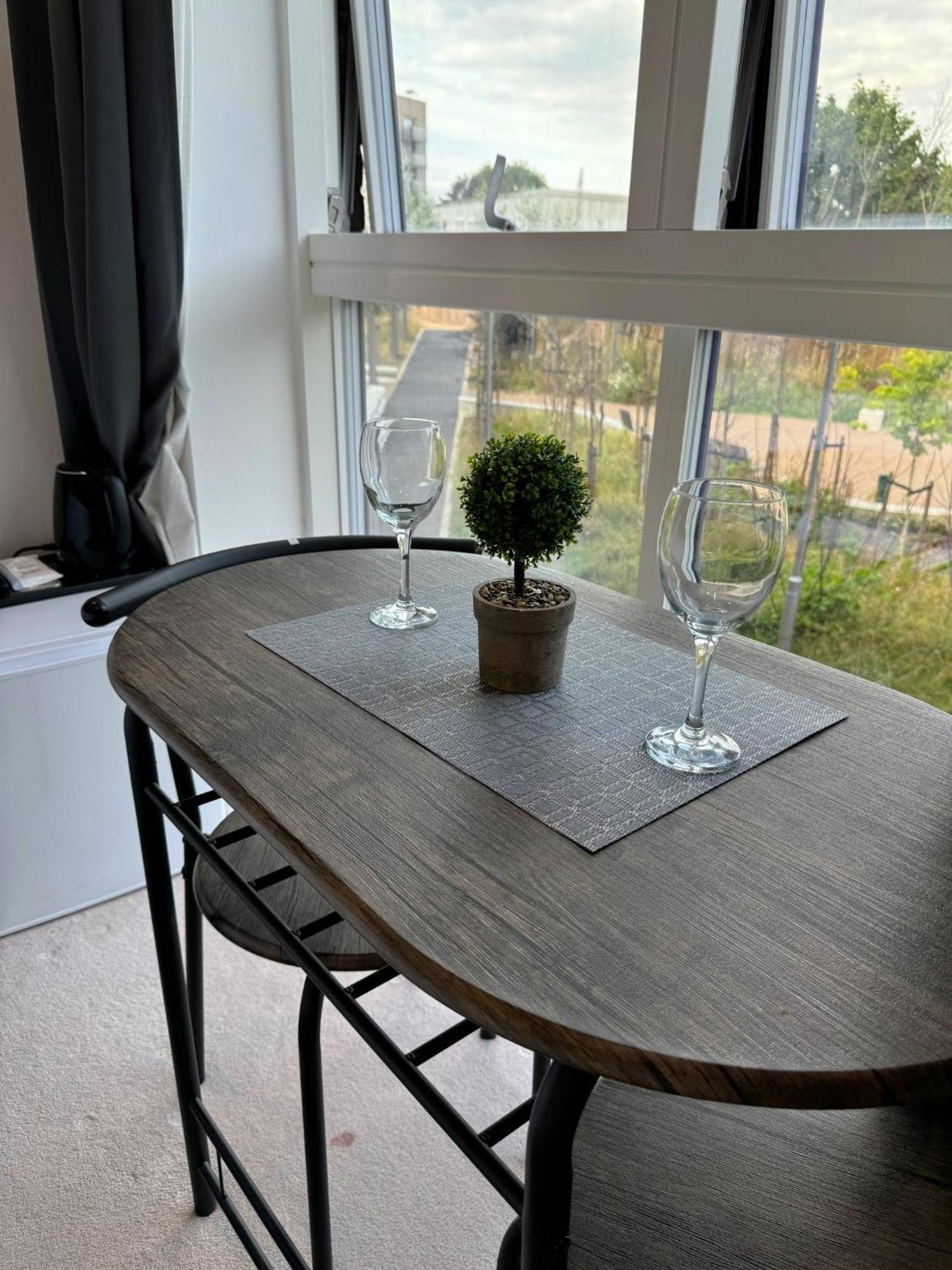Kayz Lodge- Luxury Ensuite-Private & Shared Accommodation In A New House At The Olympic Village Overlooking Stratford Westfield And Tube Station Londra Exterior foto